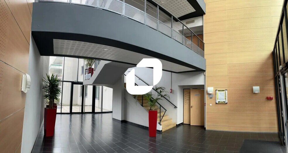 Office in Reims for lease - Building Photo - Image 3 of 7