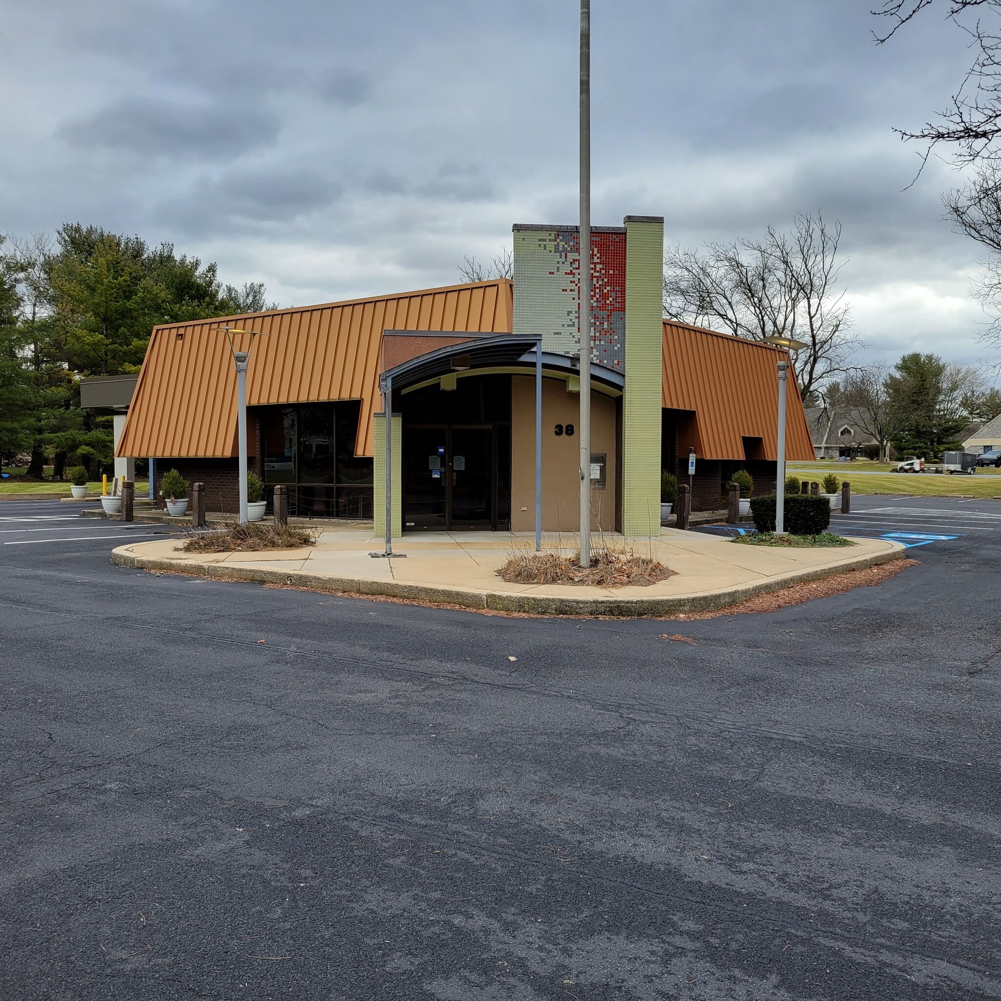 38 E Roseville Rd, Lancaster, PA for lease Primary Photo- Image 1 of 4