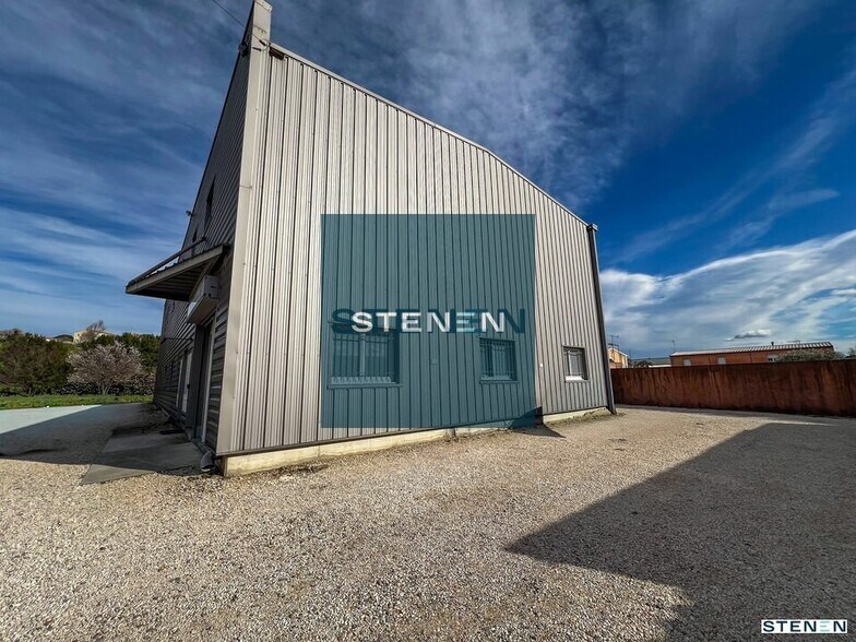 45 Chemin De Capeau, Vedène for sale - Building Photo - Image 2 of 10