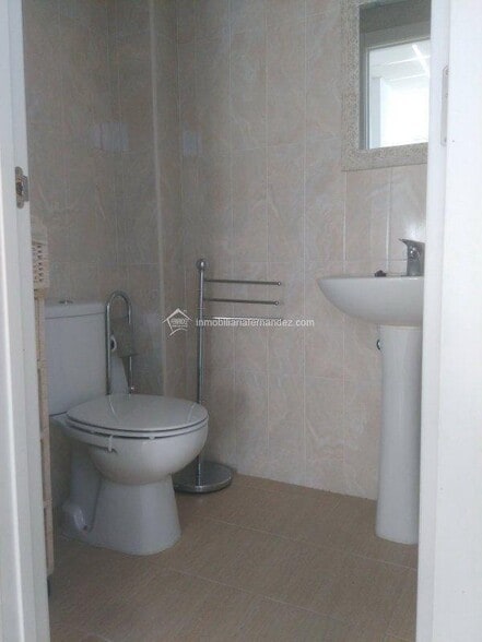 Retail in Cáceres, Cáceres for lease - Building Photo - Image 3 of 7