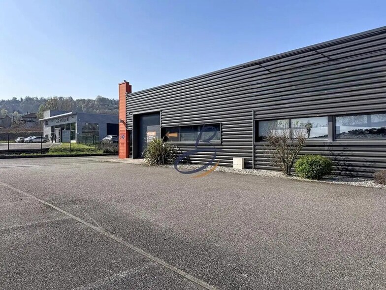 Flex in Bourgoin-Jallieu for lease - Building Photo - Image 2 of 12