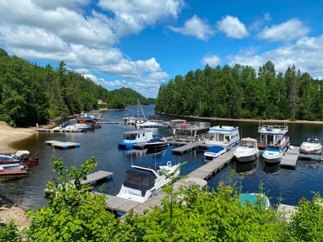 240 Ch De La Pointe-De-L'ours, Mont-laurier, QC for sale Building Photo- Image 1 of 1