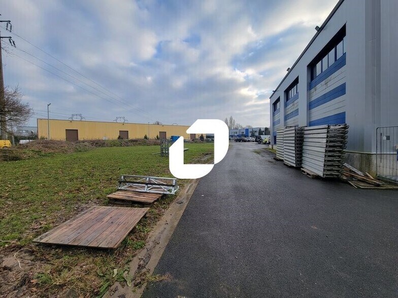 Flex in Marcoussis for lease - Building Photo - Image 2 of 17