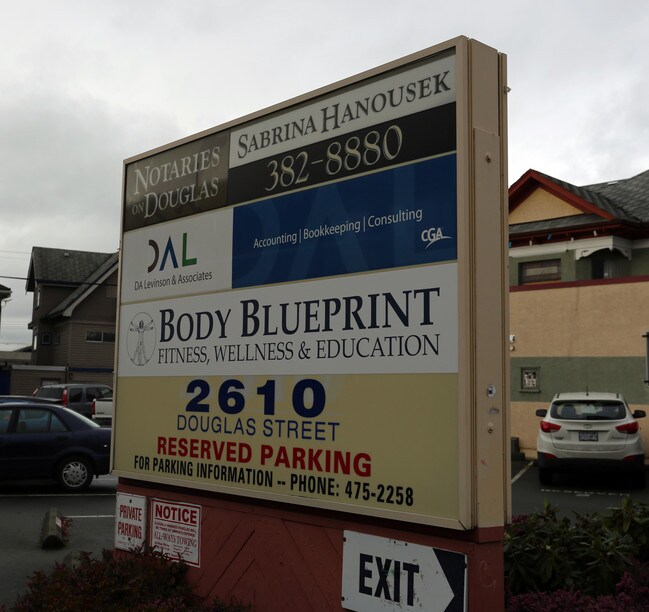 Plus de détails pour 2610 Douglas St, Victoria, BC - Bureau à louer