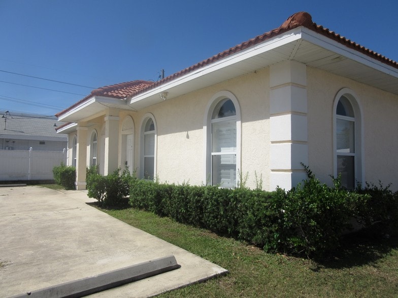 1614 S Ridgewood Ave, Daytona Beach, FL for lease - Building Photo - Image 2 of 7