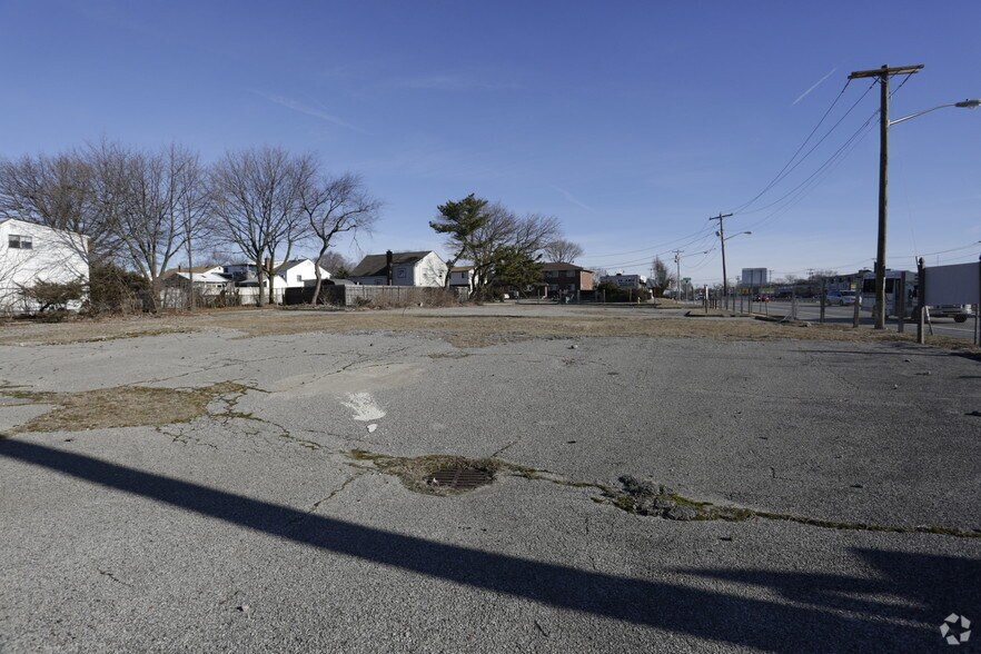244 Sunrise Hwy, Lindenhurst, NY à louer - Photo du bâtiment - Image 3 de 3
