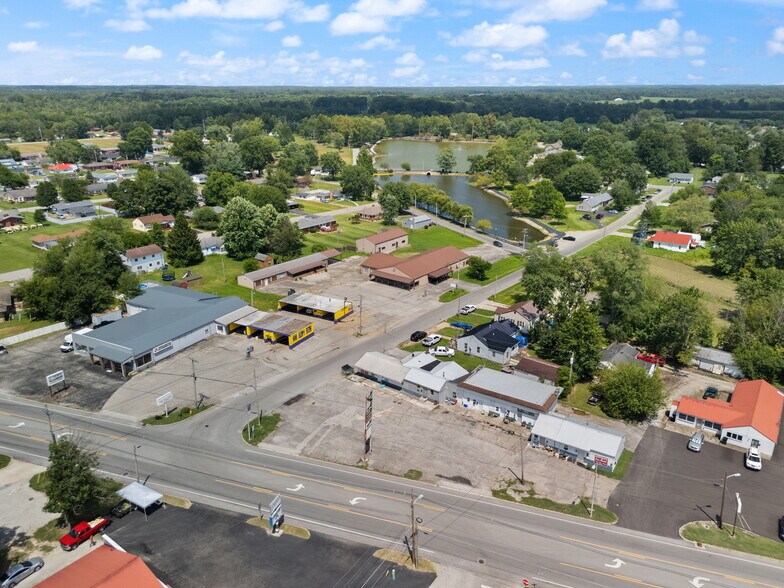 513-525 N Gardner St, Scottsburg, IN à vendre - Photo du bâtiment - Image 2 de 10