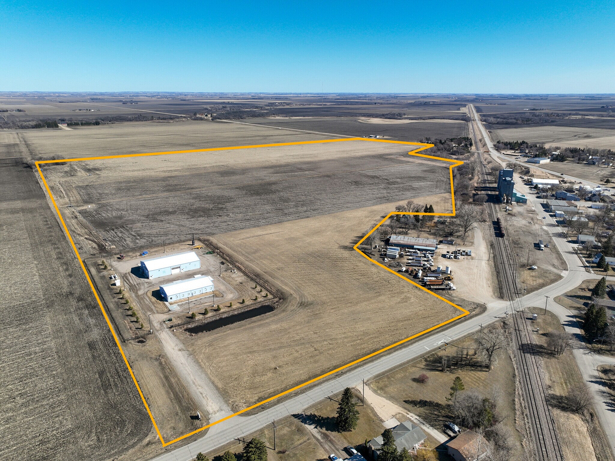 413 Kings Trl N, Sabin, MN à vendre Aérien- Image 1 de 2