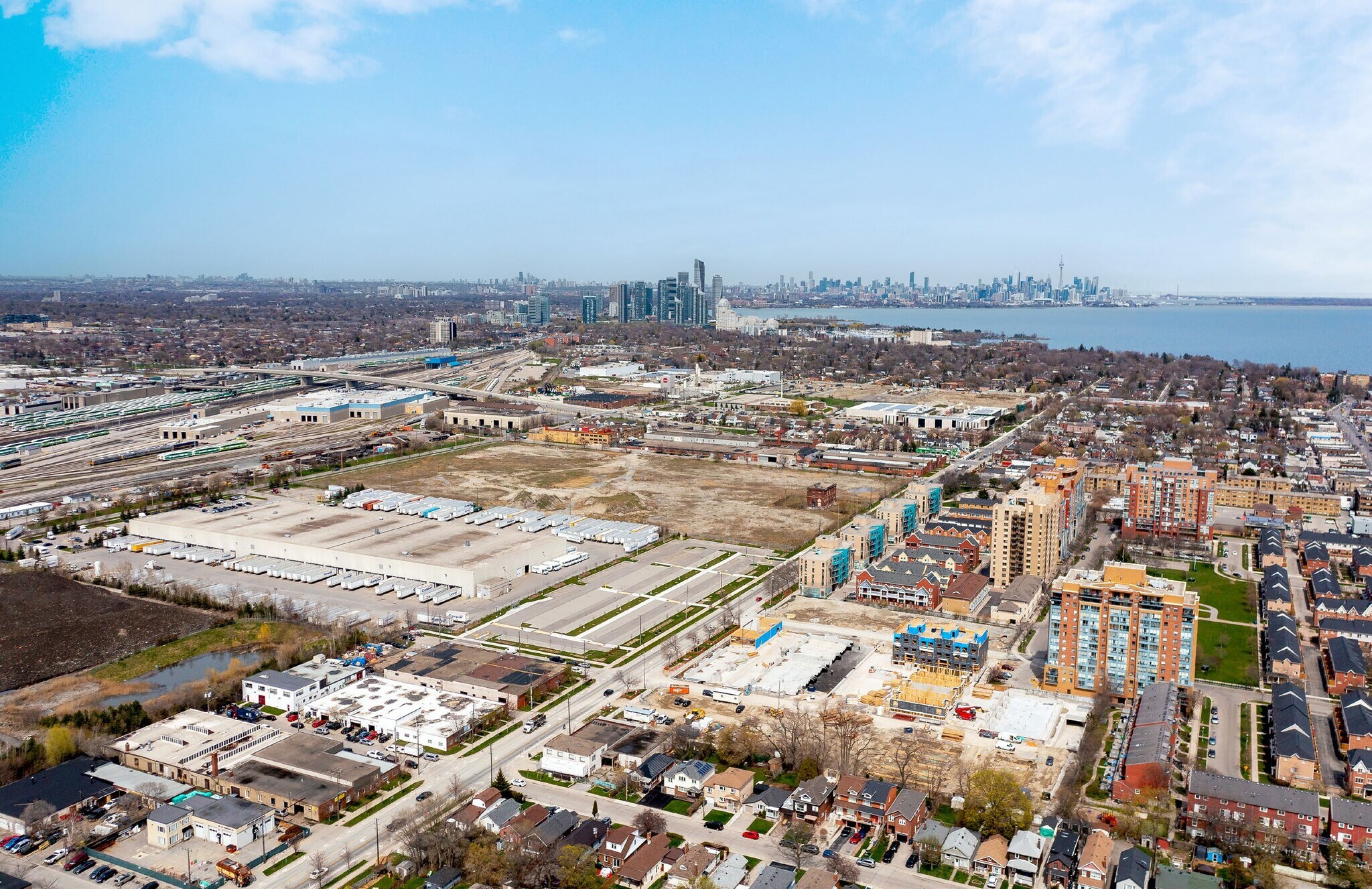 260 Eighth St, Toronto, ON à louer Photo du bâtiment- Image 1 de 4