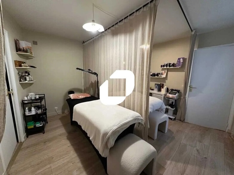 Office in Saint-Germain-en-Laye for lease - Building Photo - Image 2 of 7