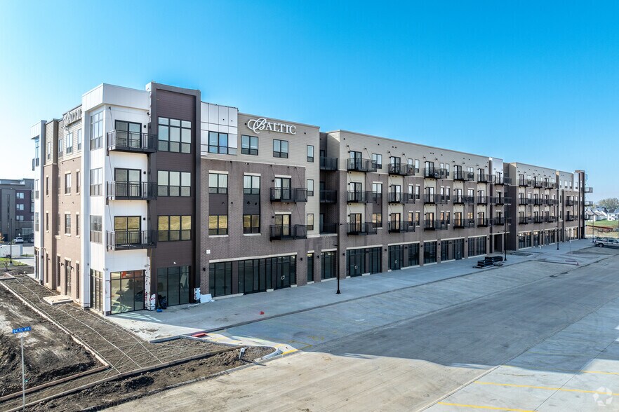 1163 Baltic Ave, Tiffin, IA à louer - Photo principale - Image 1 de 37