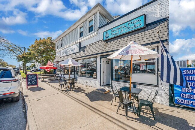 Plus de détails pour 504 Fire Island Ave, Babylon, NY - Flex à vendre