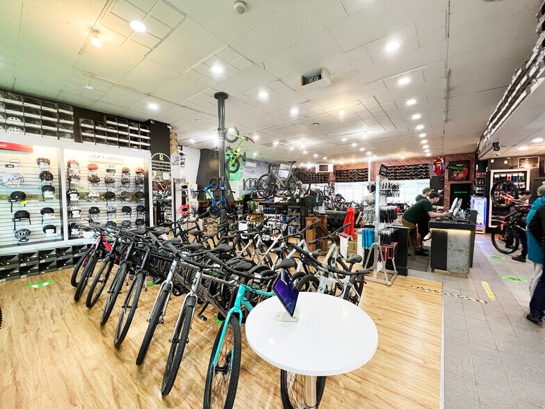 195 Broadway W, Vancouver, BC for lease - Interior Photo - Image 3 of 14