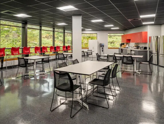 35 Parkwood Dr, Hopkinton, MA à louer Photo intérieure- Image 1 de 6