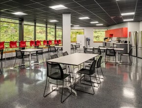 35 Parkwood Dr, Hopkinton, MA à louer Photo intérieure- Image 1 de 6