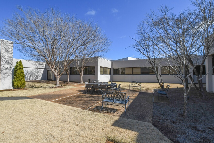 635 Discovery Dr NW, Huntsville, AL for lease - Building Photo - Image 2 of 12