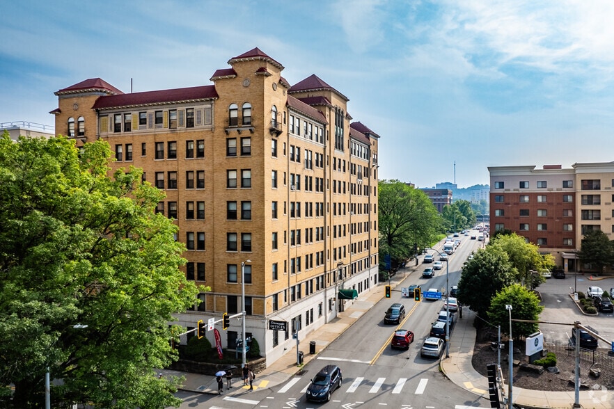 5260 Centre Ave, Pittsburgh, PA for lease - Building Photo - Image 2 of 6