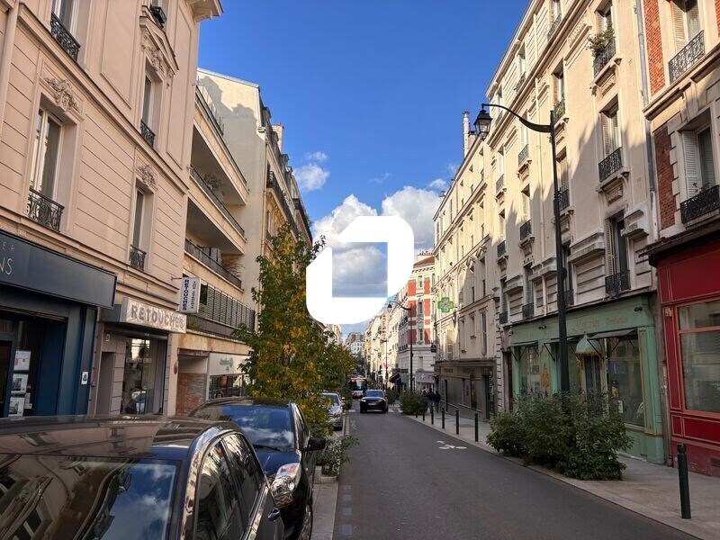 Retail in Saint-Mandé for lease Building Photo- Image 1 of 2