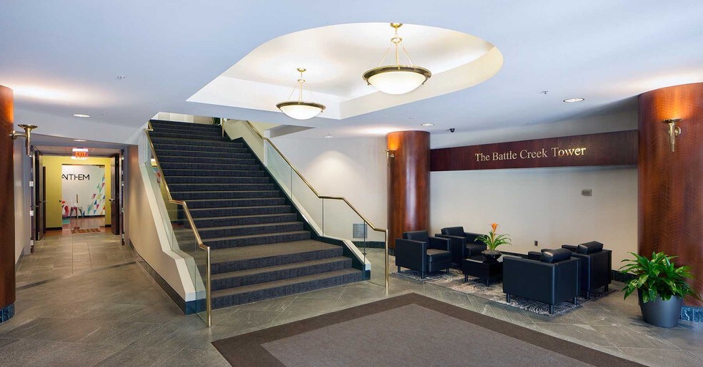 70 Michigan Ave W, Battle Creek, MI à louer - Photo intérieure - Image 3 de 5