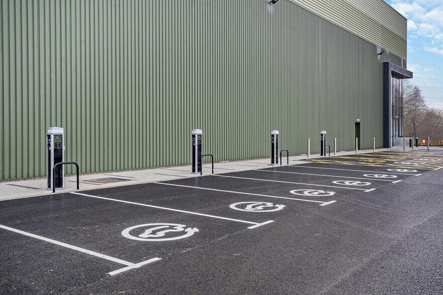 Meaford Rd, Stone à louer - Photo du bâtiment - Image 3 de 16