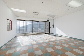 6325-6475 Boul des Grandes-Prairies, Montréal, QC for lease Interior Photo- Image 2 of 15