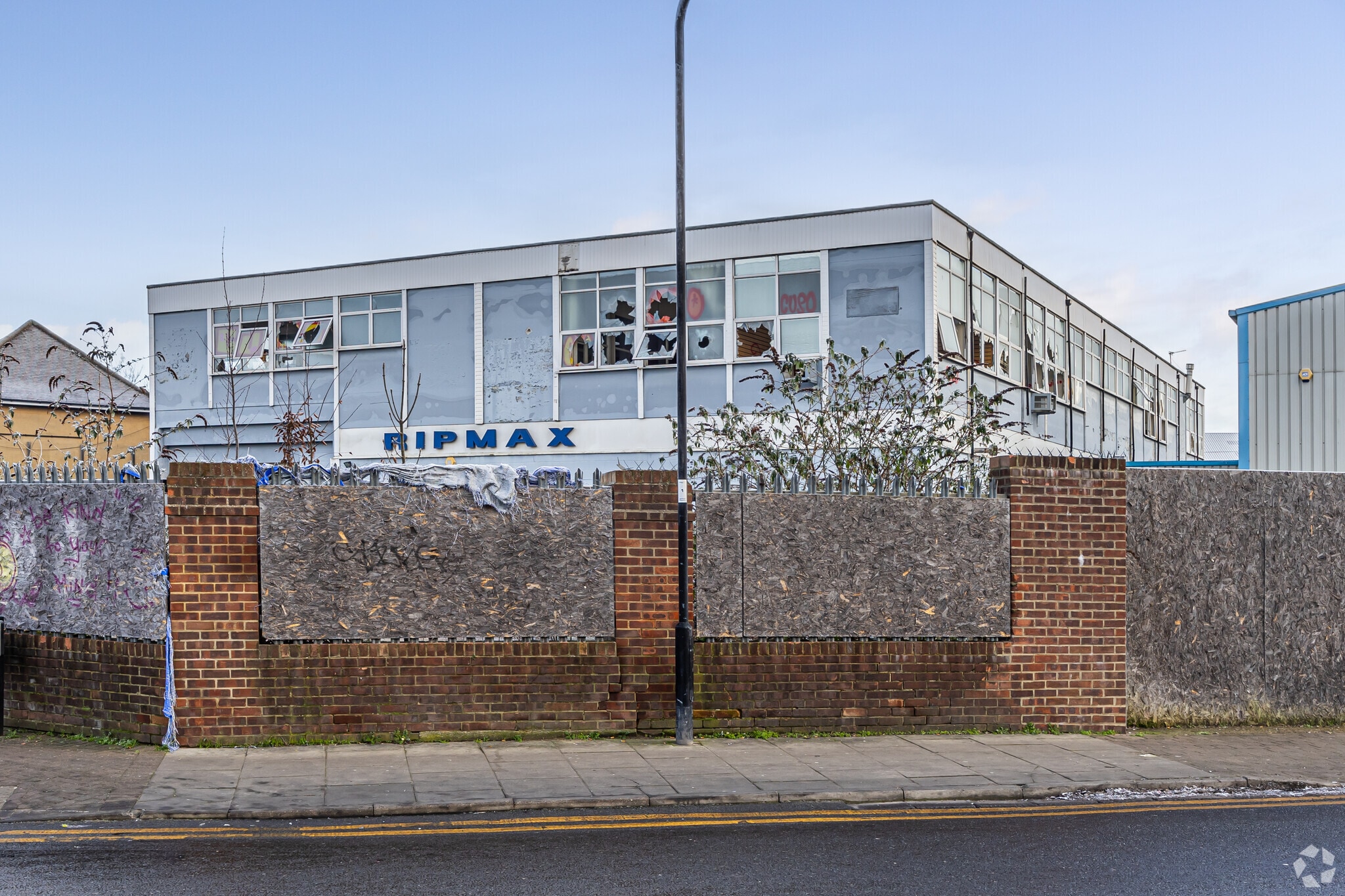 Jute Ln, Enfield for sale Primary Photo- Image 1 of 2