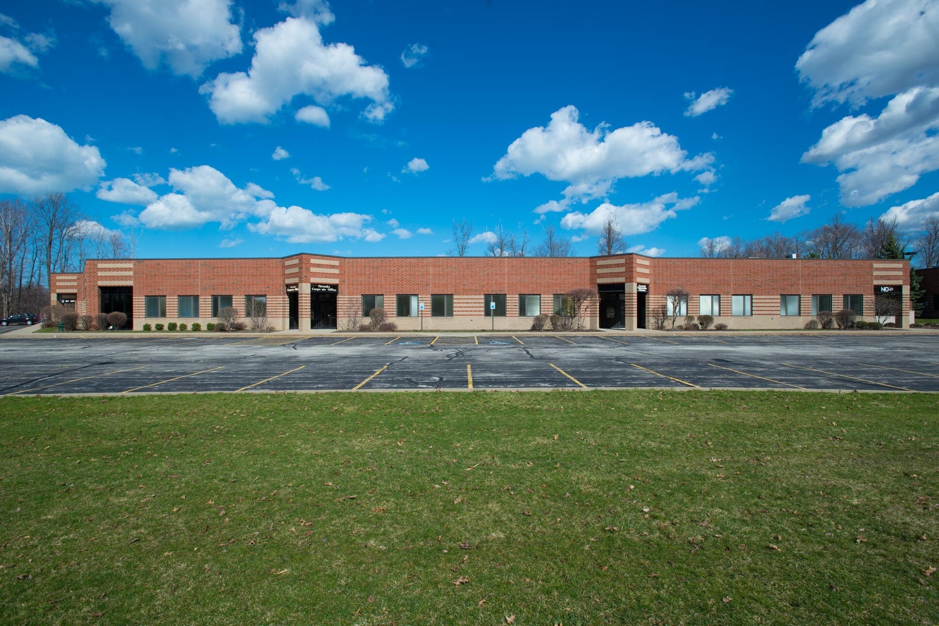 26391 Curtiss Wright Pky, Richmond Heights, OH à louer Photo du bâtiment- Image 1 de 7
