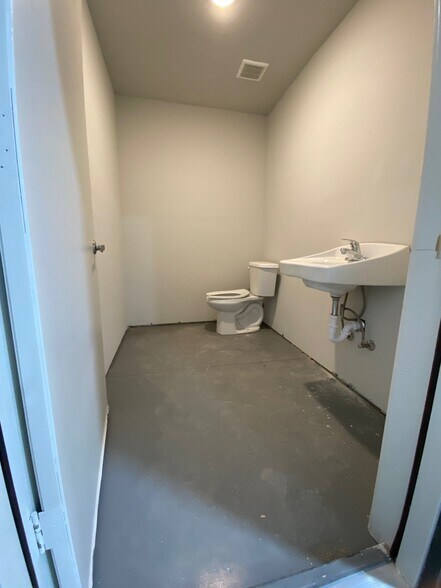 6585 N FM 1417, Denison, TX à louer - Photo du bâtiment - Image 3 de 3
