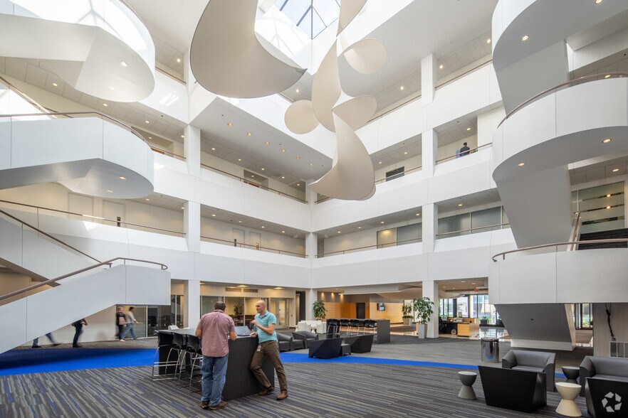 701 E 22nd St, Lombard, IL à louer - Photo du bâtiment - Image 1 de 7