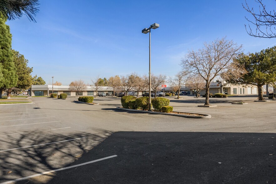240 S Rock Blvd, Reno, NV à louer - Photo du bâtiment - Image 3 de 8