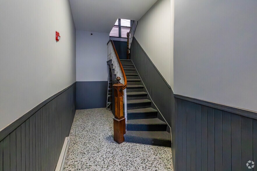 1074 Summit Ave, Jersey City, NJ à vendre - Photo intérieure - Image 3 de 28