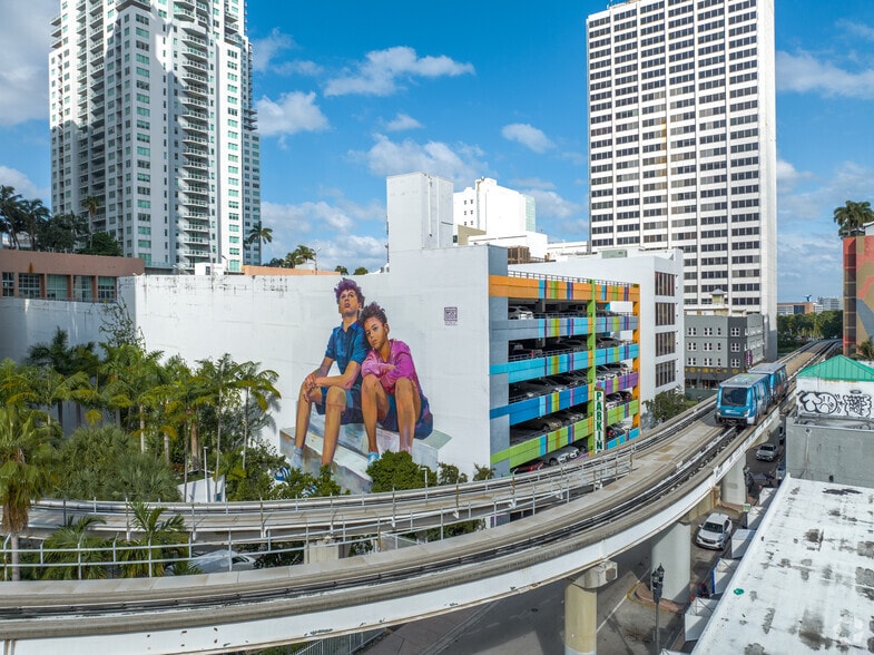 261 NE 1st St, Miami, FL à louer - Photo du bâtiment - Image 2 de 11