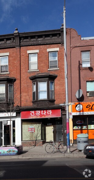 688 Bloor St W, Toronto, ON à vendre - Photo du bâtiment - Image 2 de 7