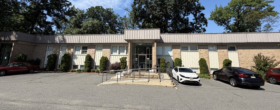776 E 3rd Ave, Roselle, NJ for lease - Building Photo - Image 1 of 14