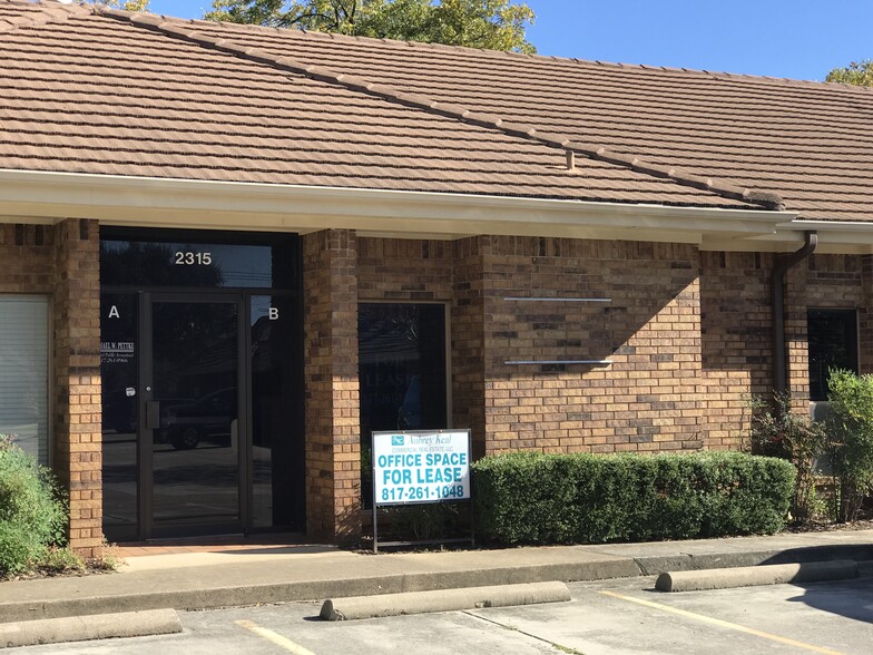 2315 Roosevelt Dr, Arlington, TX for lease - Building Photo - Image 1 of 1