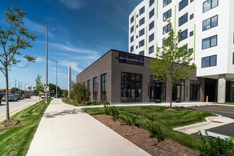 25 E Algonquin Rd, Arlington Heights, IL for lease Interior Photo- Image 1 of 18