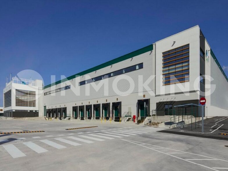 Industriel dans San Fernando de Henares, Madrid à louer - Photo du bâtiment - Image 2 de 4