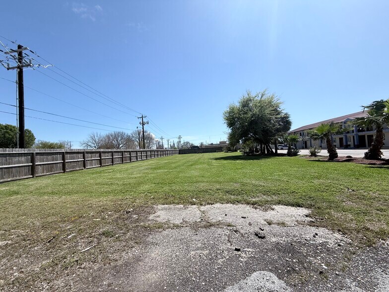 1902 Texas Ave, Texas City, TX à vendre - Photo du bâtiment - Image 2 de 15