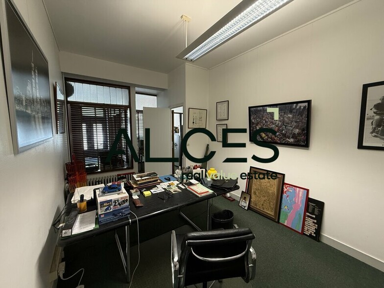 Office in Bordeaux for lease - Interior Photo - Image 2 of 5