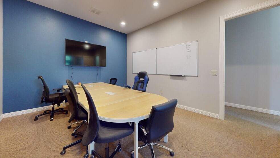 6618 Sitio Del Rio Blvd, Austin, TX à vendre - Photo du bâtiment - Image 2 de 14