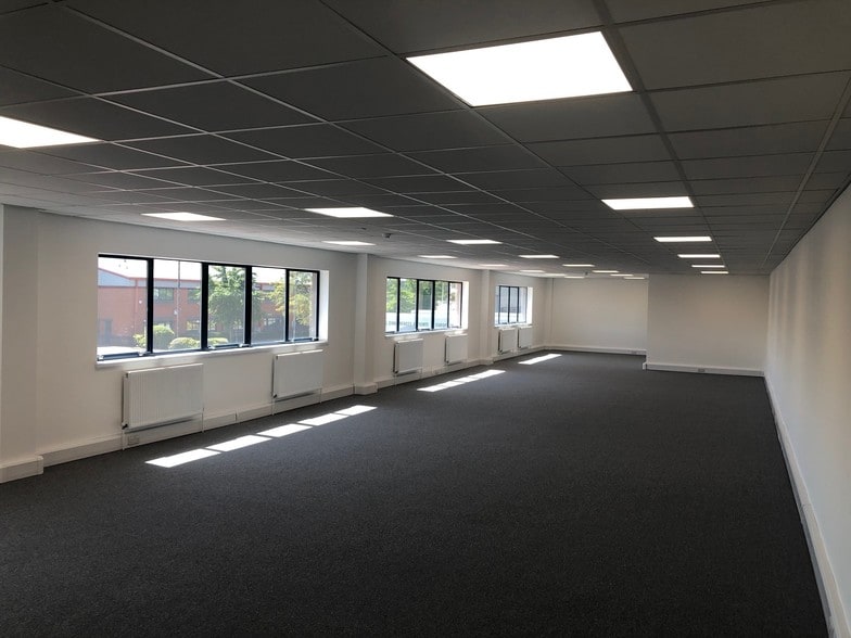 Old Parkbury Ln, St Albans for lease - Building Photo - Image 3 of 14