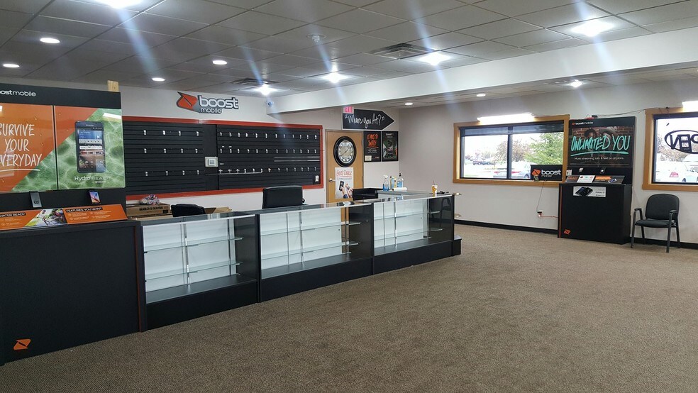 1450 13th Ave E, West Fargo, ND à louer - Photo du bâtiment - Image 3 de 11