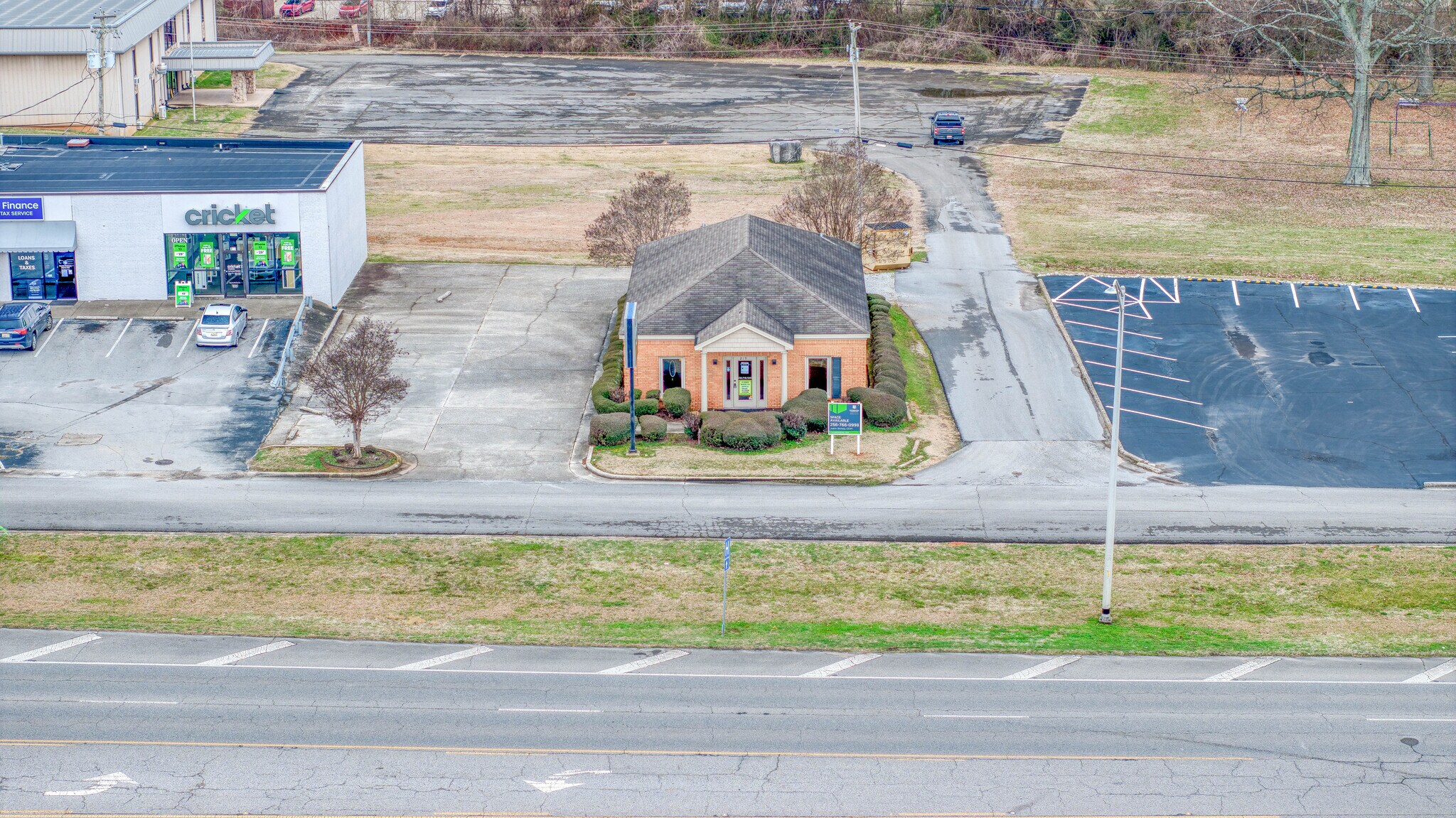 219 Cox Creek Pky, Florence, AL for lease Primary Photo- Image 1 of 17