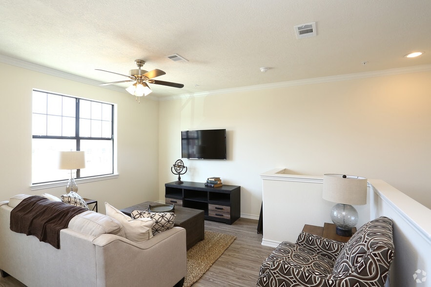 2888 Nash St, Bryan, TX for sale - Interior Photo - Image 3 of 92