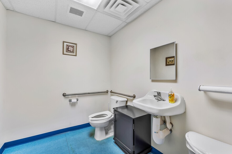 1932 Bealer Dr, Marion, OH for sale - Interior Photo - Image 3 of 33