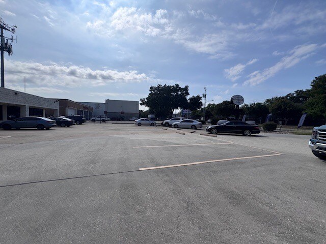 1160 Blalock Rd, Houston, TX à louer - Photo du bâtiment - Image 2 de 3