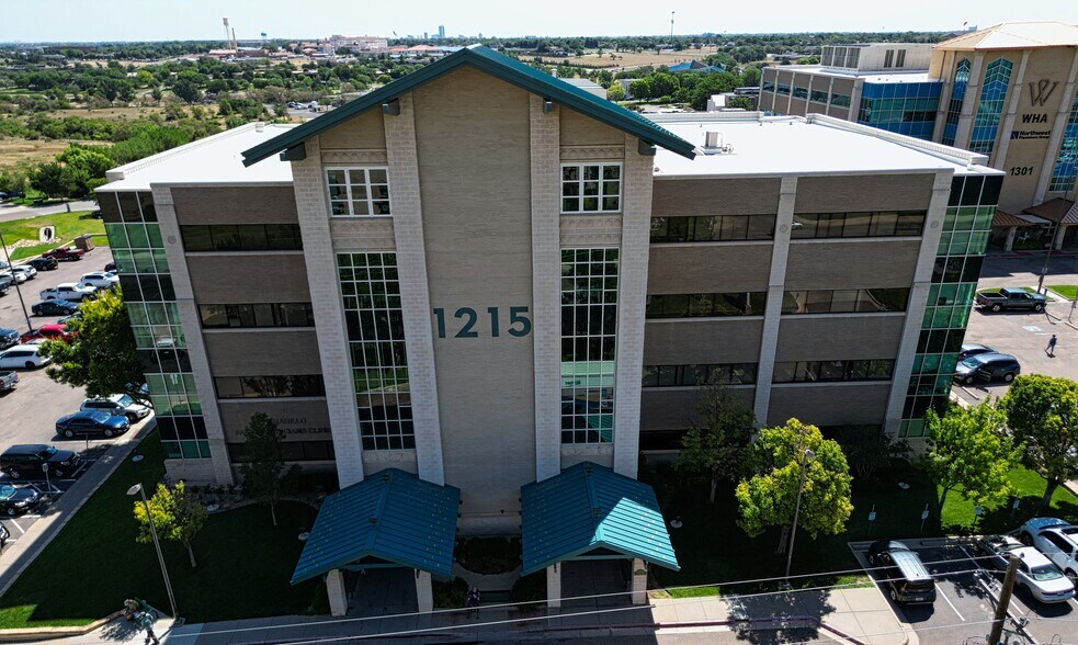 1215 Coulter Dr, Amarillo, TX à louer - Photo du bâtiment - Image 3 de 6