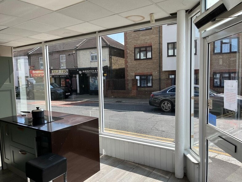 1 Broadway St, Grays for lease - Building Photo - Image 2 of 7