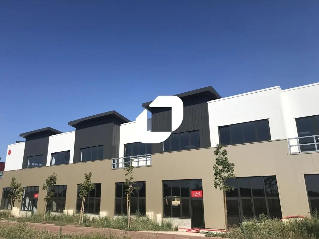 Flex in Saint-Pierre-du-Perray for lease Building Photo- Image 1 of 10