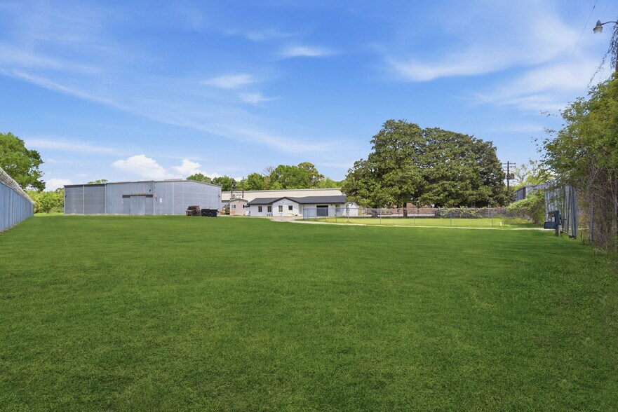 13026 Rosecrest Dr, Houston, TX à louer - Photo du bâtiment - Image 2 de 33